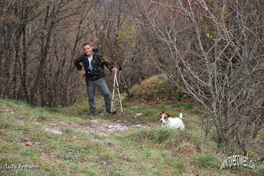 40 ecco il cavalier sbucar dai rovi con il prode scudiero.JPG